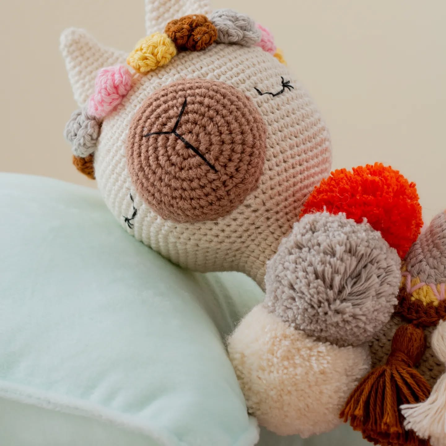 Llama Amigurumi Colores Tierra