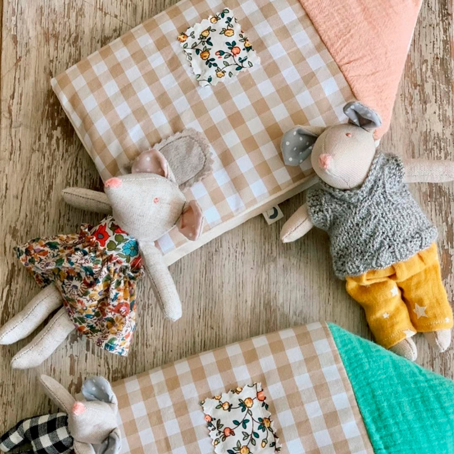 Casita de Tela + Ratón de Plástico