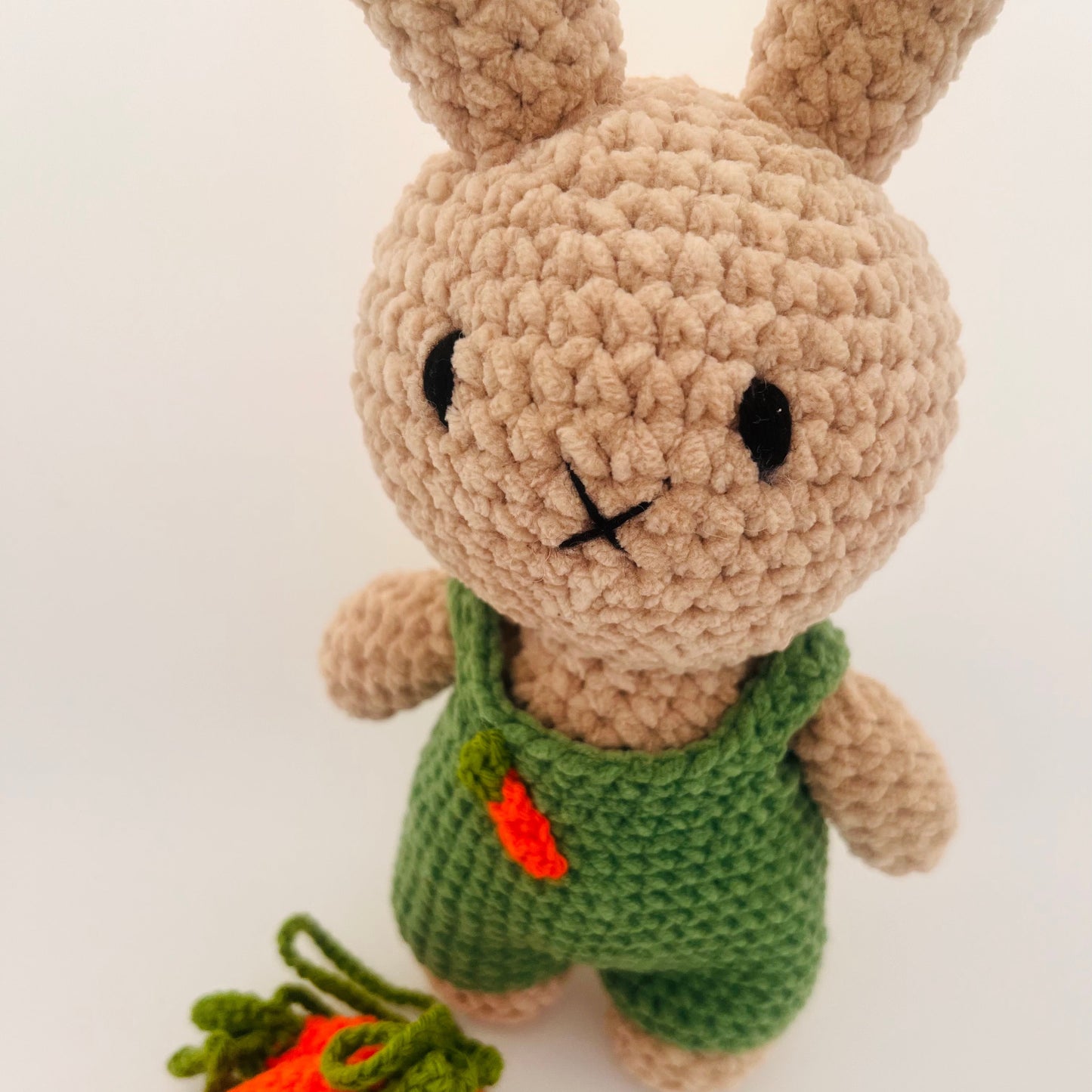 Amirugumi Miffy Beige con Overall Verde