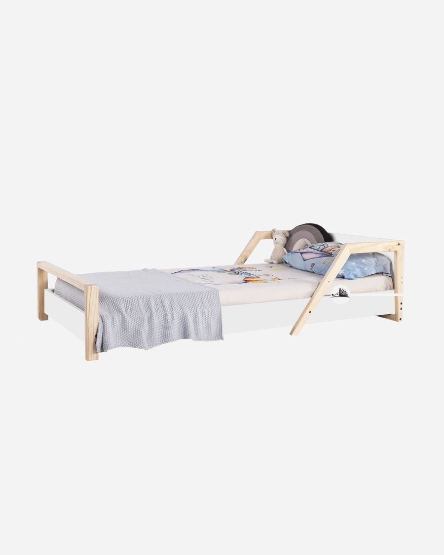 cama neo estilizada, minimalista y con diseño exclusivo inspirado en líneas continuas te encantará: ¡es 2 en 1! El nivel bajo o Montessori, recomendado para pequeños a partir del año y medio y el segundo nivel o nivel alto, para cuando crecen. Consigue esta evolución sin comprar nada más.