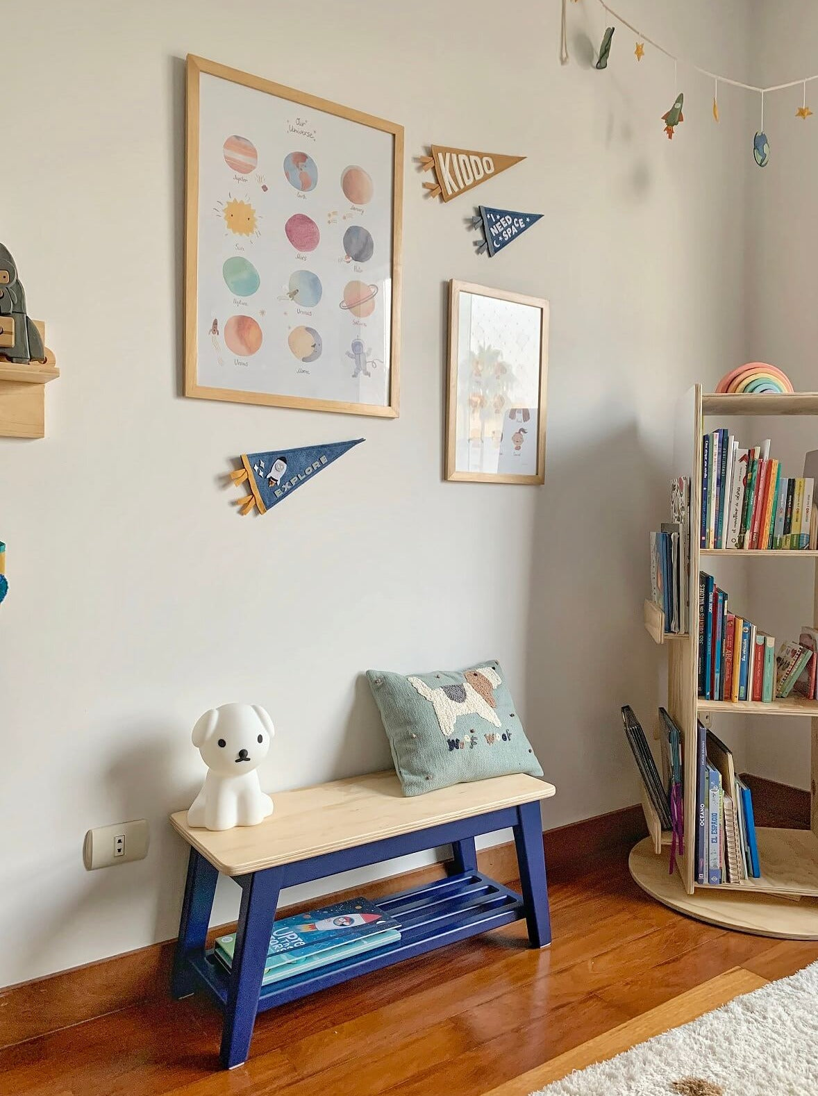 Banqueta de madera, dormitorio, home, decoración, habitación, moderno, minimalista, niñas, niños, muebles infantiles, decorar, funcional, vintage, elegante, baby, infantil, organizador, banca, mesa noche,multiuso.