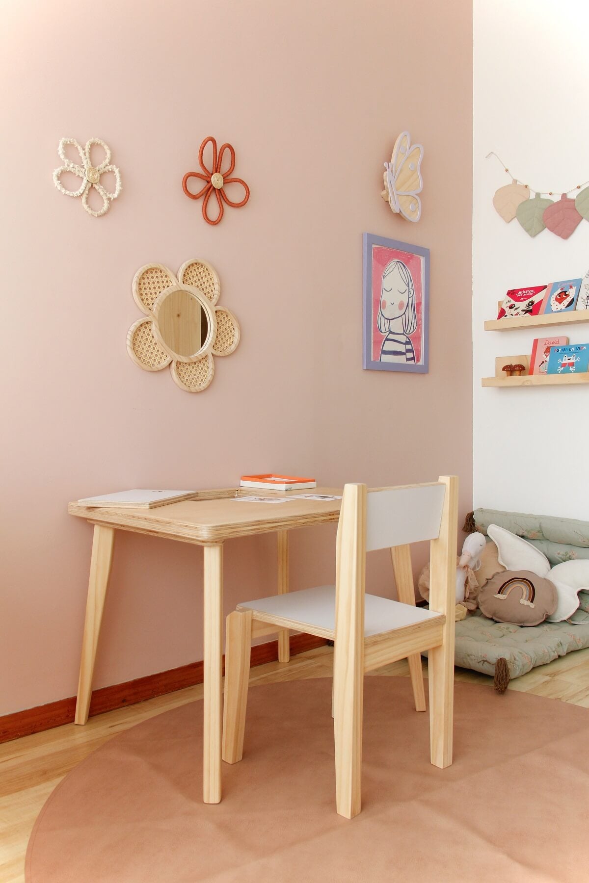 Mesa petit, dormitorio, home, decoración, habitación, moderno, minimalista, niñas, niños, muebles infantiles, decorar, funcional, vintage, elegante, baby, infantil, organizador, mesa trabajo, multiuso.