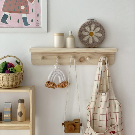 Repisa Perchero, montessori, dormitorio, home, decoración, habitación, moderno, minimalista, niñas, niños, muebles infantiles, decorar, funcional, vintage, elegante, baby, infantil, librero organizador, multiuso, organiza juguetes, libros estudiar, libros sensoriales, madera.