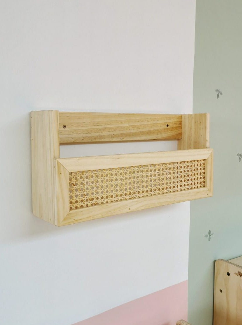 Repisa Perchero, montessori, dormitorio, home, decoración, habitación, moderno, minimalista, niñas, niños, muebles infantiles, decorar, funcional, vintage, elegante, baby, infantil, librero organizador, multiuso, organiza juguetes, libros estudiar, libros sensoriales, madera.