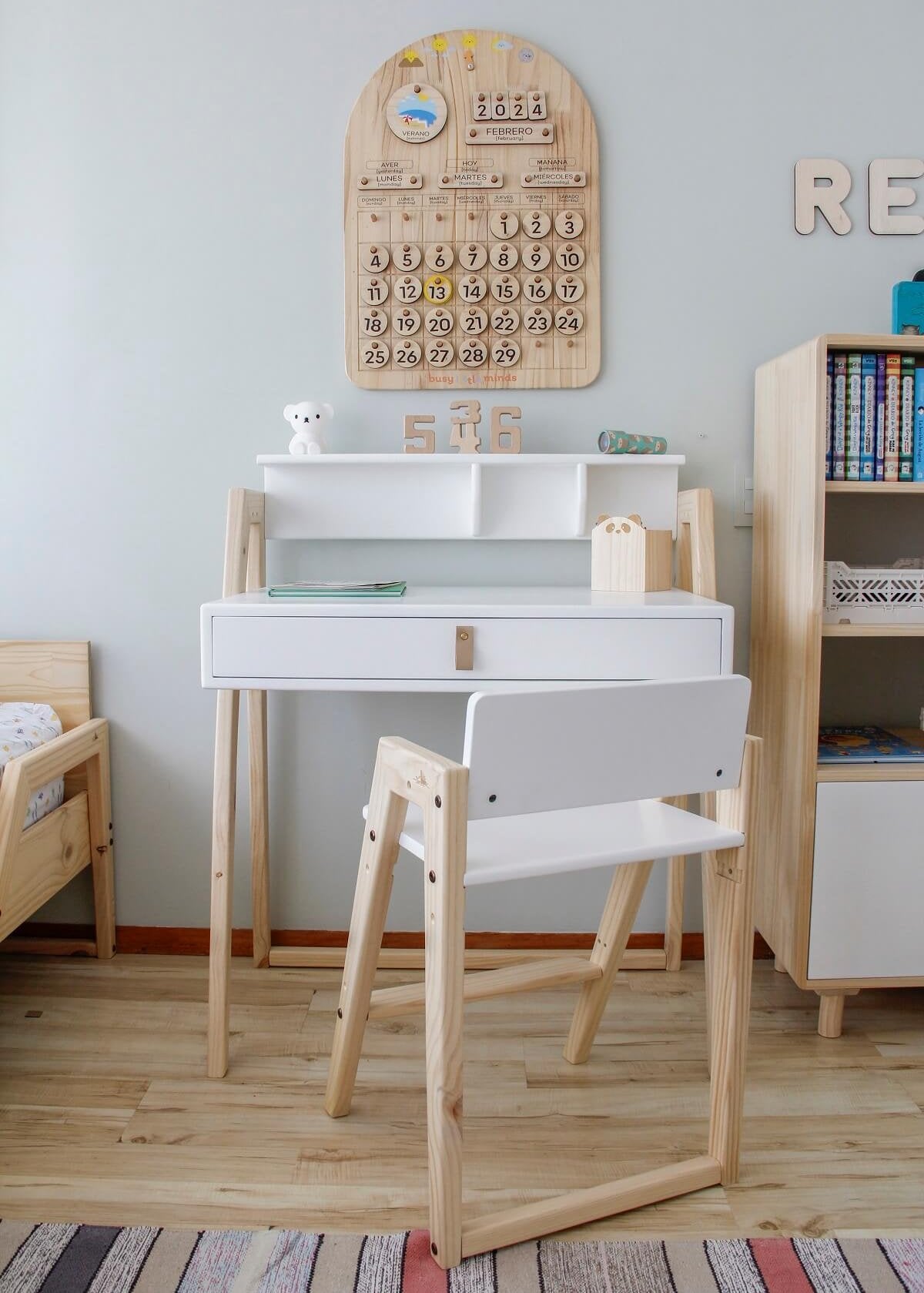 Silla Neo, set Silla mesa, dormitorio, home, decoración, habitación, moderno, minimalista, niñas, niños, muebles infantiles, decorar, funcional, vintage, elegante, baby, infantil, silla apoyo, multiuso, silla para leer, estudiar, madera, 2 niveles.