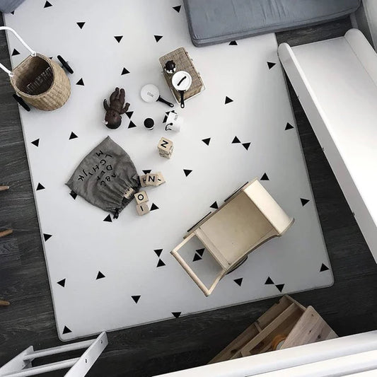 Alfombra de Juego - Playmat Blanca con Triángulos Negros