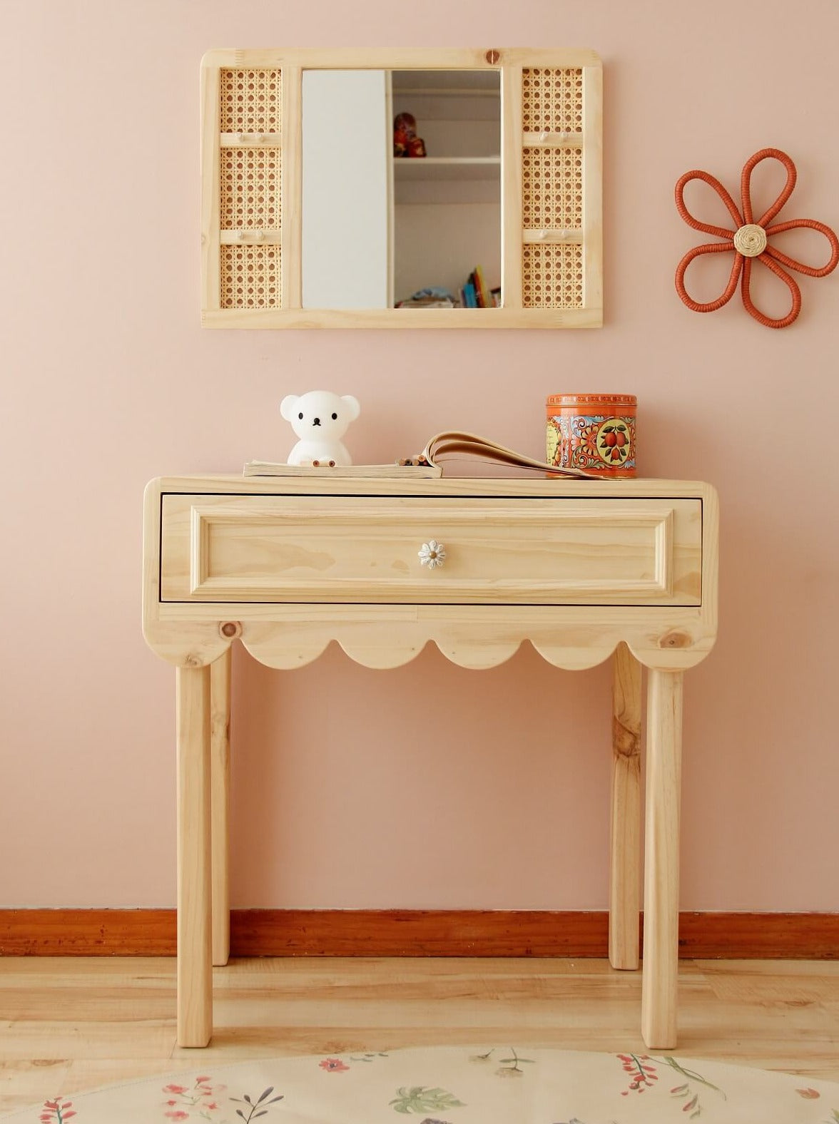Tocador Scalloped