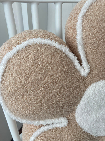 Cojín Tela Flor Beige con Borde Blanco