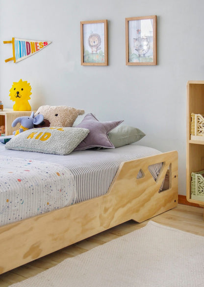 Moderna, minimalista, atemporal, Barnizada, Madera maciza, madera laminada de pino, lijada, suavizada y filos boleados, 1 - 1/5 plazas.