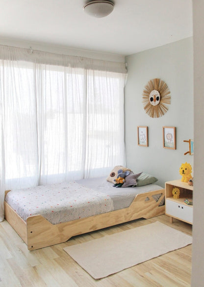 Moderna, minimalista, atemporal, Barnizada, Madera maciza, madera laminada de pino, lijada, suavizada y filos boleados, 1 - 1/5 plazas.