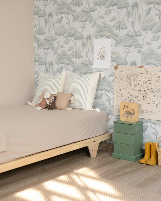 Esta cama para niños y niñas grandes,  Las encuentras en las medidas de 1 plaza 1.5 plaza. Acabados: Barnizada, Madera maciza y madera laminada de pino, lijada, suavizada y filos boleados.