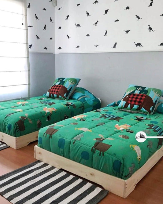 Camita plana minimalista, hermosa y versátil,Barnizada, Madera maciza y madera laminada de pino, lijada, suavizada y filos boleados,medidas de 1 plaza 1.5 plaza.