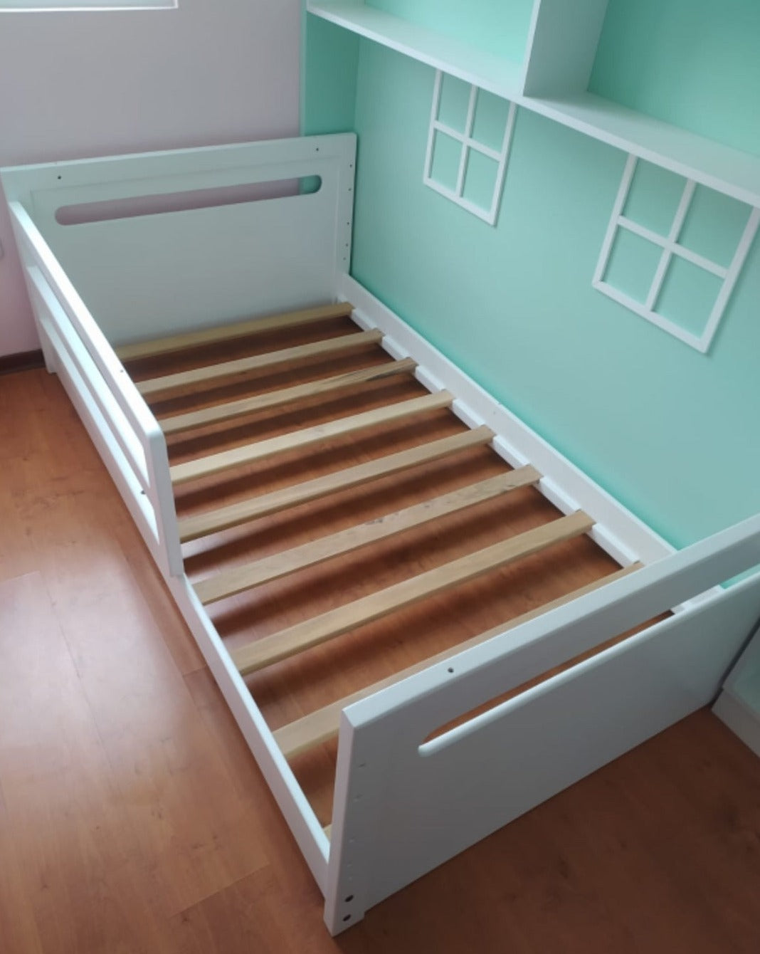 cama, camas, 1 plaza, 1.5 plazas, muebles infantiles, colección, funcionales, modulares, diseñadas, enfoque, montessori, sostenibilidad, convertible, niños, niñas, madera, evolutivas, medio ambiente, somos verde, minimalista, decoración, hogar, cuartos, barnizadas 
