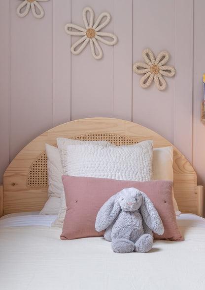 cama Bali, 1 plaza, 1.5 plazas, muebles infantiles, colección exclusiva, montessori,  sostenibilidad, niños, niñas, madera, evolutivas, ecológicas, ambiente, somos verde, minimalista, dormitorio; decoración, hogar, moderna, barnizadas, sencillez. ratán,
delicadeza, ternura.