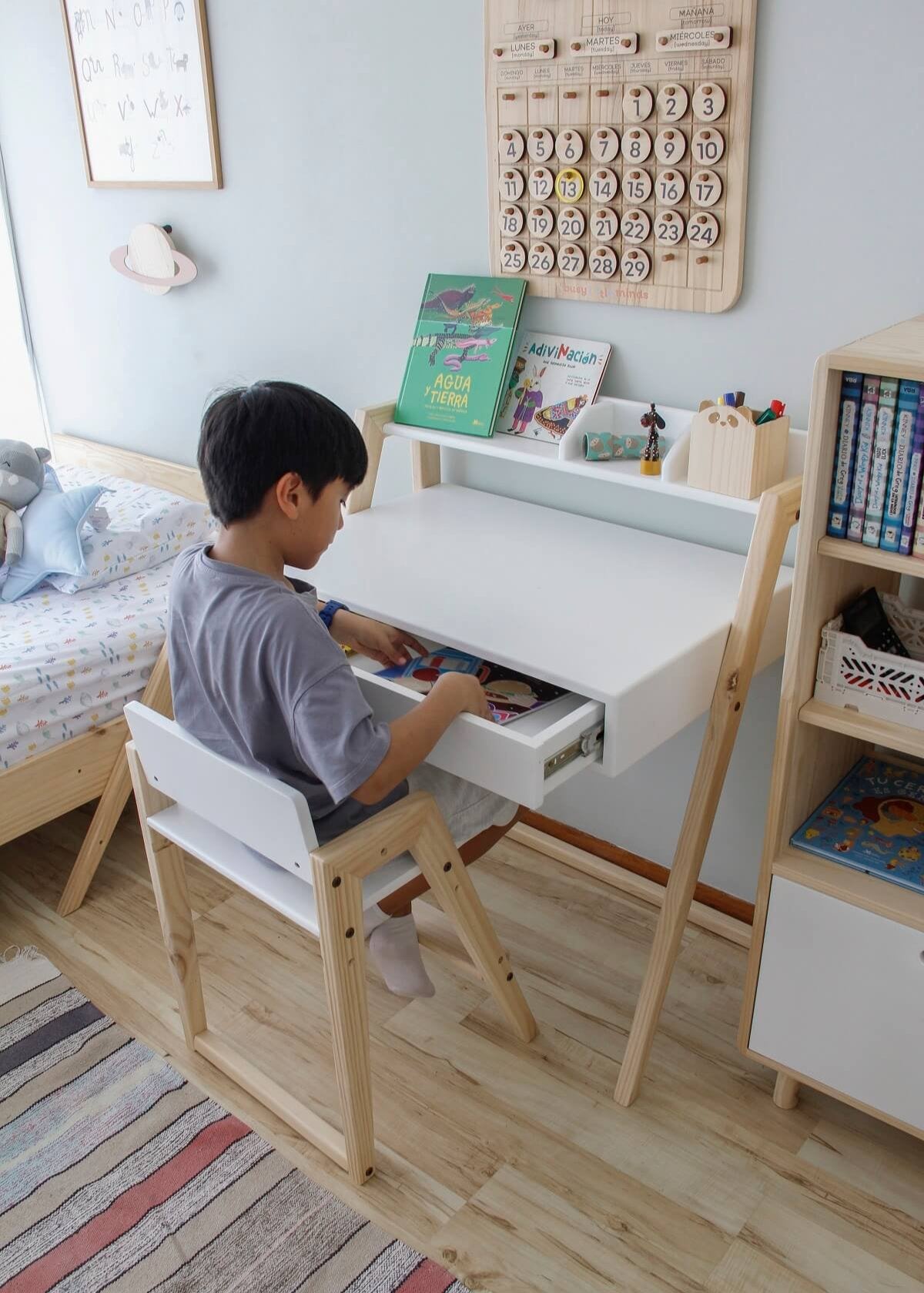 Escritorio de madera, dormitorio, home, decoración, habitación, moderno, minimalista, niñas, niños, muebles infantiles, decorar, funcional, vintage, elegante, baby, infantil, organizador, mesa noche,multiuso, cajón.