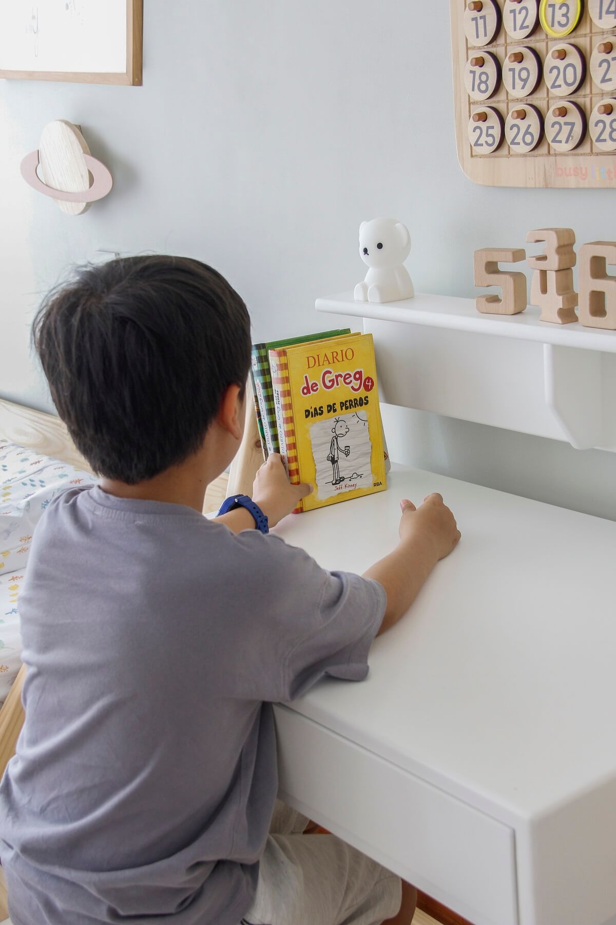 Escritorio de madera, dormitorio, home, decoración, habitación, moderno, minimalista, niñas, niños, muebles infantiles, decorar, funcional, vintage, elegante, baby, infantil, organizador, mesa noche,multiuso, cajón.