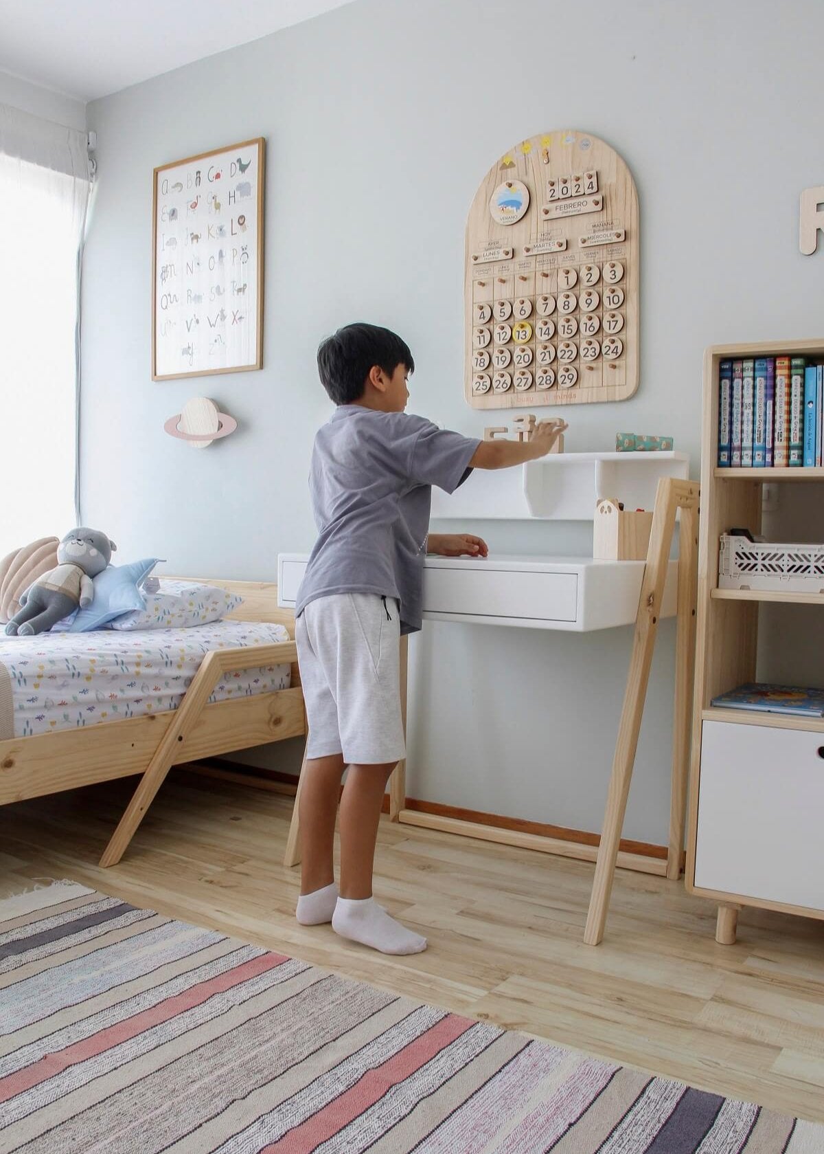 Escritorio de madera, dormitorio, home, decoración, habitación, moderno, minimalista, niñas, niños, muebles infantiles, decorar, funcional, vintage, elegante, baby, infantil, organizador, mesa noche,multiuso, cajón.