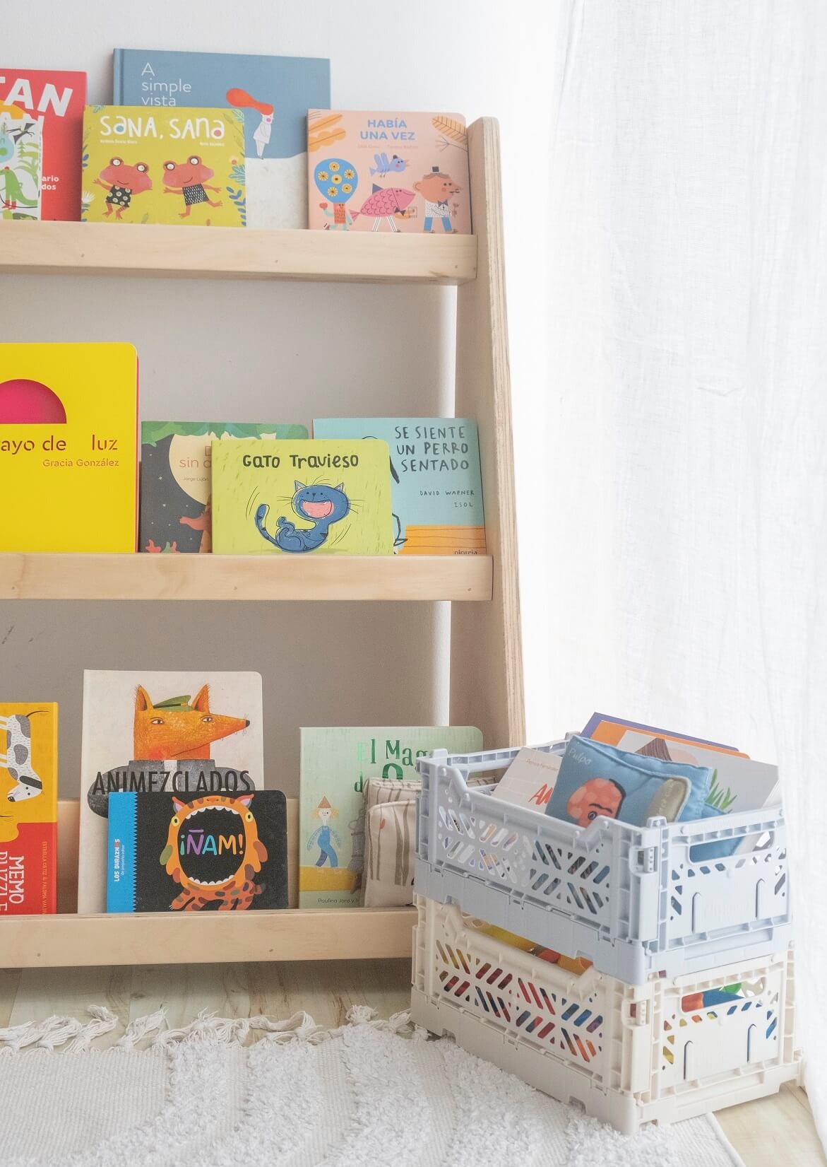 Librero, capacidad 40 libros, montessori, evolutivo, dormitorio, home, decoración, habitación, moderno, minimalista, niñas, niños, muebles infantiles, decorar, funcional, vintage, elegante, baby, infantil, librero organizador, multiuso, zona para leer, estudiar, madera, 2 niveles, madera.
