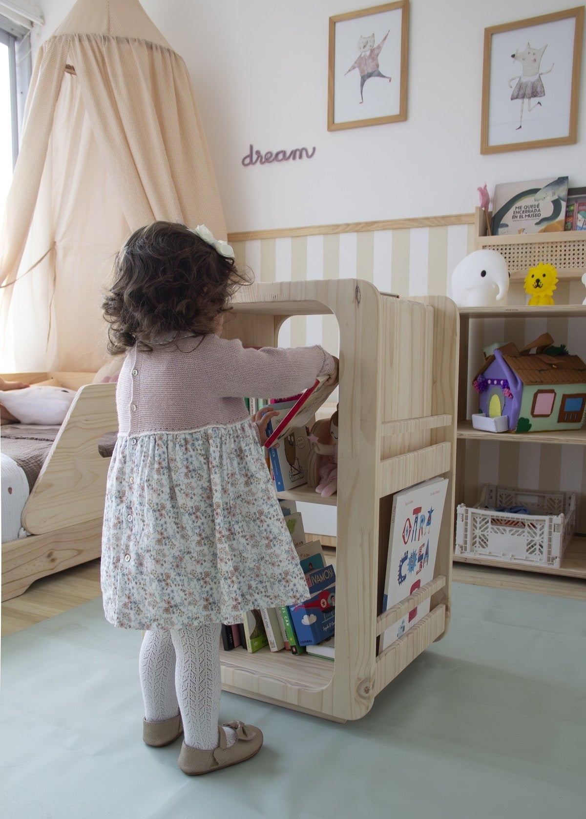 Little_Design_Librero_Mini Giratorio Join-1-5
Librero, Giratorio Join, montessori, evolutiva, dormitorio, home, decoración, habitación, moderno, minimalista, niñas, niños, muebles infantiles, decorar, funcional, vintage, elegante, baby, infantil, librero organizador, multiuso, zona para leer, estudiar, madera, 2 niveles, madera.