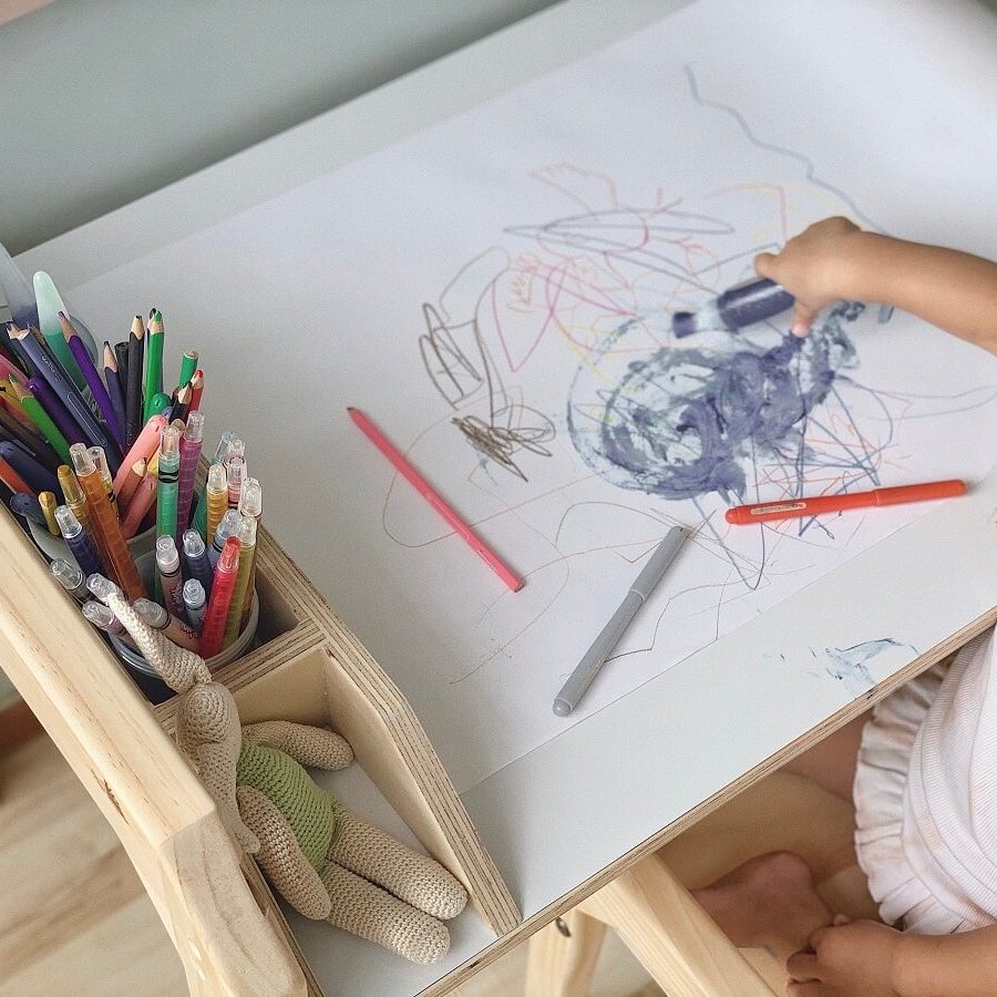Mesa Huku, dormitorio, home, decoración, habitación, moderno, minimalista, niñas, niños, muebles infantiles, decorar, funcional, vintage, elegante, baby, infantil, organizador, mesa trabajo, dibujos, multiuso.