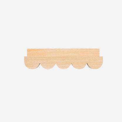 Repisa Scalloped, montessori, dormitorio, home, decoración, habitación, moderno, minimalista, niñas, niños, muebles infantiles, decorar, funcional, vintage, elegante, baby, infantil, librero organizador, multiuso, organiza juguetes, libros estudiar, libros sensoriales, madera.