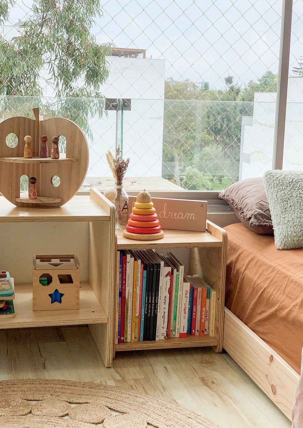 Silla Star, montessori, evolutiva, dormitorio, home, decoración, habitación, moderno, minimalista, niñas, niños, muebles infantiles, decorar, funcional, vintage, elegante, baby, infantil, silla apoyo, multiuso, silla para leer, estudiar, madera, 2 niveles.