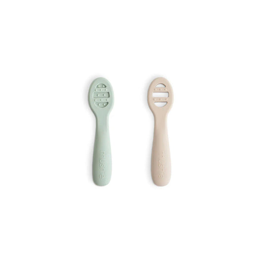 Mushie Primeras Cucharitas para Bebes - Cambridge Blue-Shifting Sand