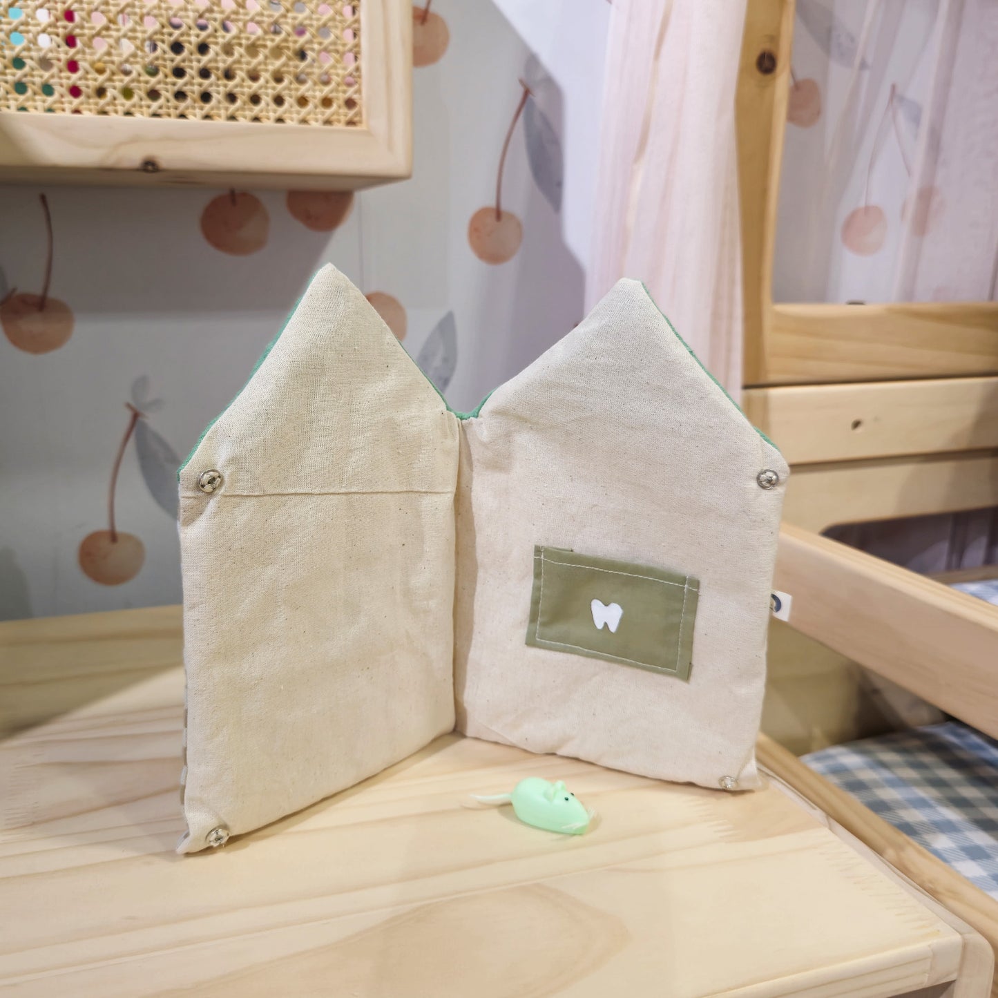 Casita de Tela + Ratón de Plástico
